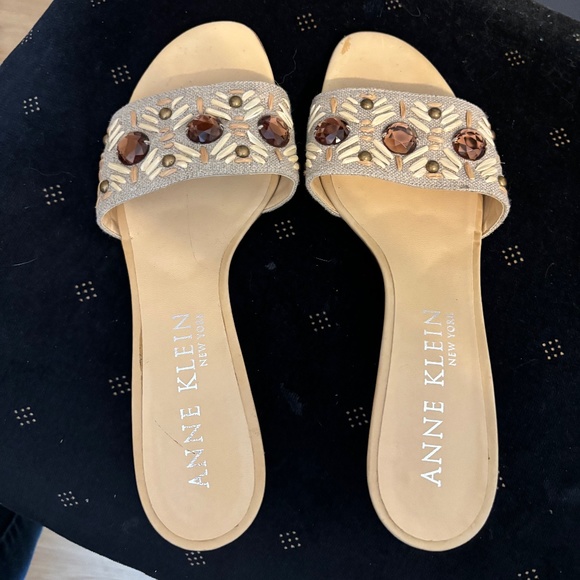 Beautiful Anne Klein jeweled slide sandals - kitten heel - 9.5 - Picture 1 of 5